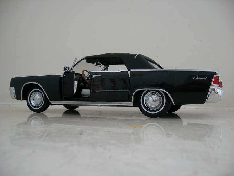 Konu 1 18 Signature model 1961 Lincoln Continental Convertible Okunma 